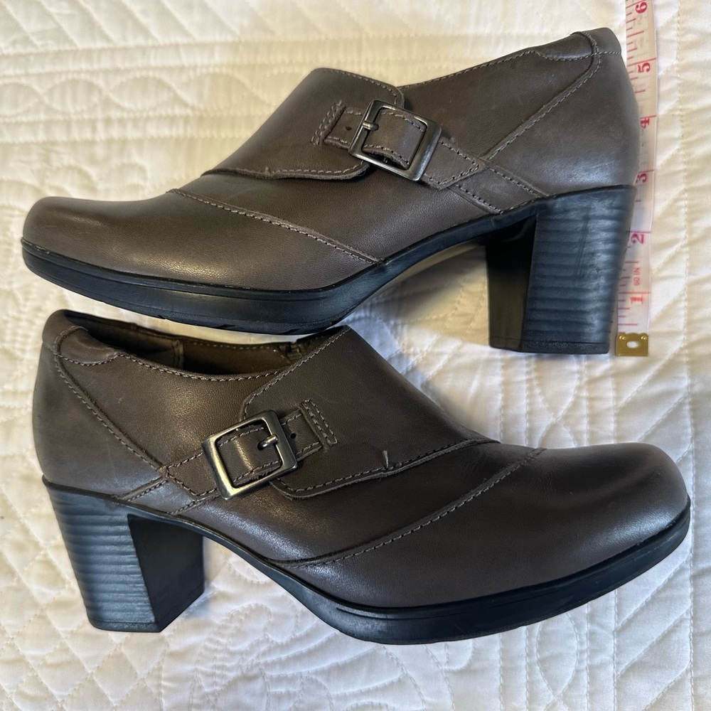Clark’s Bendable’s Gray Slip-on Loafers sz 6